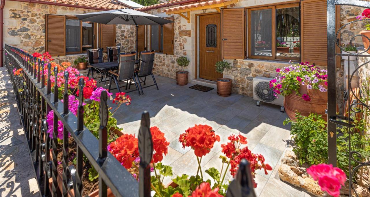 Wood And Stone Apartment Tsikalaria  ภายนอก รูปภาพ