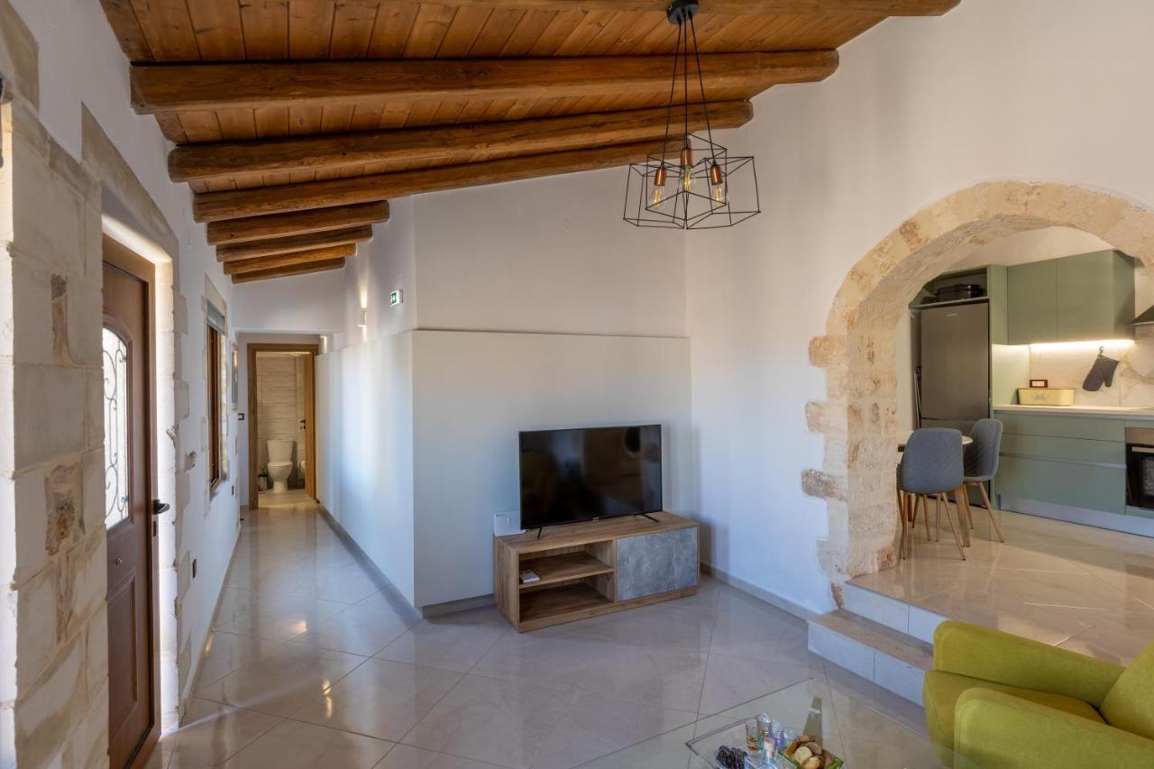 Wood And Stone Apartment Tsikalaria  ภายนอก รูปภาพ