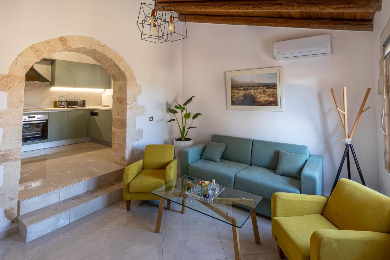 Wood And Stone Apartment Tsikalaria  ภายนอก รูปภาพ