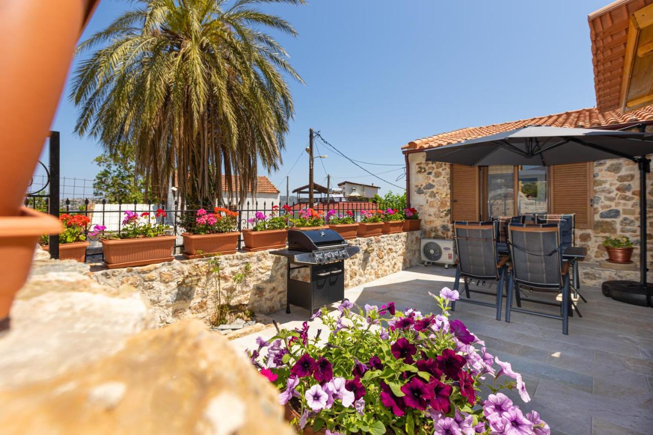Wood And Stone Apartment Tsikalaria  ภายนอก รูปภาพ
