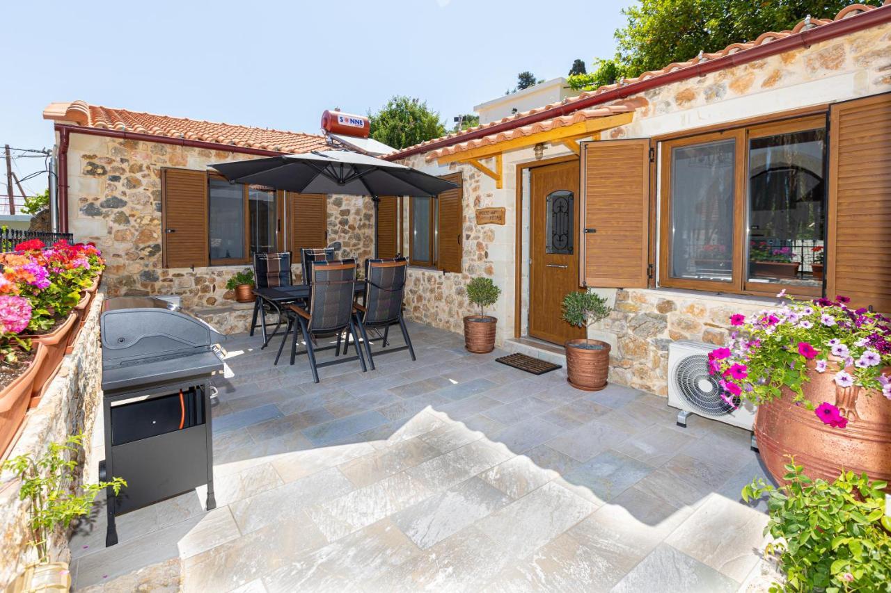 Wood And Stone Apartment Tsikalaria  ภายนอก รูปภาพ