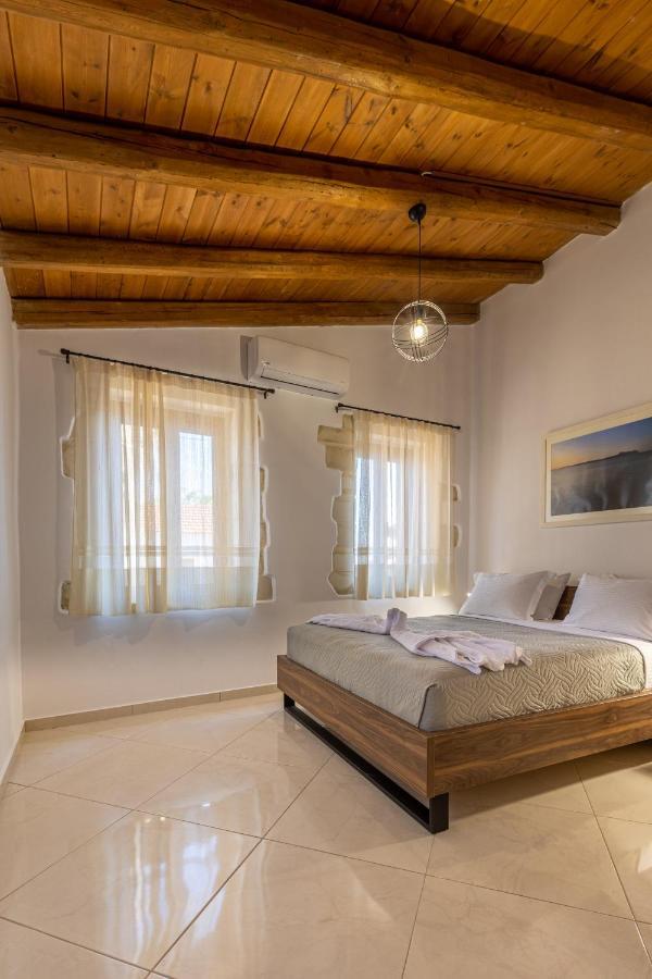Wood And Stone Apartment Tsikalaria  ภายนอก รูปภาพ